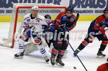 EBEL. Eishockey Bundesliga. EC VSV gegen KHL Medvescak Zagreb. Blaine Down, (VSV),  Luka Mikulic (Zagreb). Villach, am 26.12.2018.
Foto: Kuess 


---
pressefotos, pressefotografie, kuess, qs, qspictures, sport, bild, bilder, bilddatenbank