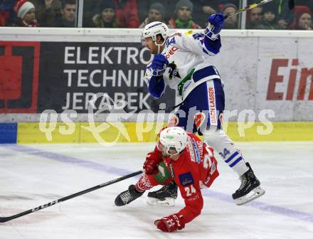 EBEL. Eishockey Bundesliga. KAC gegen	VSV. Steven Strong,  (KAC),  Brandon Alderson (VSV). Klagenfurt, am 28.12.2018.
Foto: Kuess

---
pressefotos, pressefotografie, kuess, qs, qspictures, sport, bild, bilder, bilddatenbank