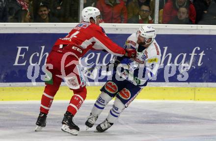 EBEL. Eishockey Bundesliga. KAC gegen	VSV. Adam Comrie,  (KAC), Markus Schlacher (VSV). Klagenfurt, am 28.12.2018.
Foto: Kuess

---
pressefotos, pressefotografie, kuess, qs, qspictures, sport, bild, bilder, bilddatenbank