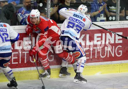 EBEL. Eishockey Bundesliga. KAC gegen	VSV. Adam Comrie,  (KAC), Markus Schlacher (VSV). Klagenfurt, am 28.12.2018.
Foto: Kuess

---
pressefotos, pressefotografie, kuess, qs, qspictures, sport, bild, bilder, bilddatenbank