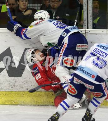 EBEL. Eishockey Bundesliga. KAC gegen	VSV. Nikolaus Kraus,  (KAC), Matthew Pelech (VSV). Klagenfurt, am 28.12.2018.
Foto: Kuess

---
pressefotos, pressefotografie, kuess, qs, qspictures, sport, bild, bilder, bilddatenbank