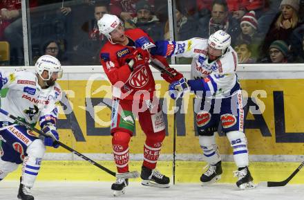 EBEL. Eishockey Bundesliga. KAC gegen	VSV. Adam Comrie,  (KAC), Markus Schlacher (VSV). Klagenfurt, am 28.12.2018.
Foto: Kuess

---
pressefotos, pressefotografie, kuess, qs, qspictures, sport, bild, bilder, bilddatenbank