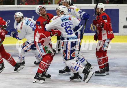 EBEL. Eishockey Bundesliga. KAC gegen	VSV. Adam Comrie,  (KAC), Patrick Spannring (VSV). Klagenfurt, am 28.12.2018.
Foto: Kuess

---
pressefotos, pressefotografie, kuess, qs, qspictures, sport, bild, bilder, bilddatenbank