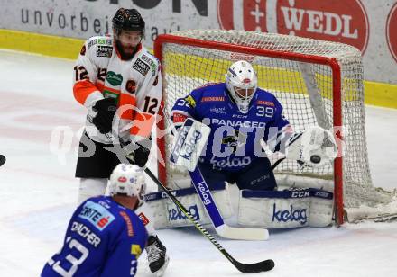 EBEL. Eishockey Bundesliga. EC VSV gegen Moser Medical Graz99ers.   Dan Bakala, (VSV), Dwight King  (Graz). Villach, am 30.12.2018.
Foto: Kuess 


---
pressefotos, pressefotografie, kuess, qs, qspictures, sport, bild, bilder, bilddatenbank