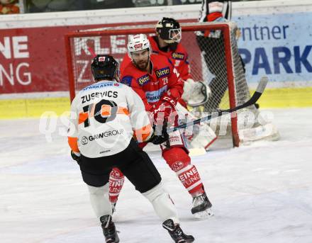 EBEL. Eishockey Bundesliga. KAC gegen	Moser Medical Graz99ers.  Martin Schumnig (KAC), Zusevics Zintis Nauris (Graz). Klagenfurt, am 4.1.2019.
Foto: Kuess

---
pressefotos, pressefotografie, kuess, qs, qspictures, sport, bild, bilder, bilddatenbank