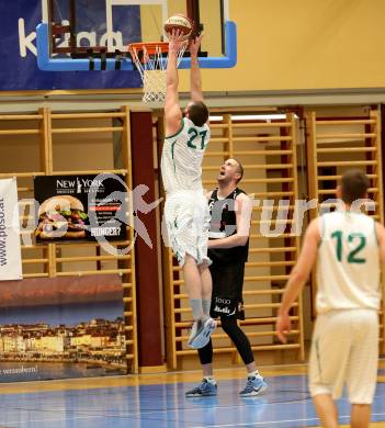 Basketball 2. Bundesliga. Grunddurchgang 14. Runde. KOS Celovec gegen   	BK Mattersburg Rocks. Jaka Stemberger (KOS), Corey Hallett (BK Mattersburg Rocks). Klagenfurt, am 13.1.2019.
Foto: Kuess
---
pressefotos, pressefotografie, kuess, qs, qspictures, sport, bild, bilder, bilddatenbank