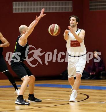 Basketball 2. Bundesliga. Grunddurchgang 15. Runde. Woerthersee Piraten gegen Basket Flames.  Sebastian Schaal,  (Woerthersee Piraten), Tobias Stadelmann (Basket Flames). Klagenfurt, am 5.1.2019.
Foto: Kuess
---
pressefotos, pressefotografie, kuess, qs, qspictures, sport, bild, bilder, bilddatenbank