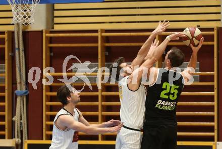 Basketball 2. Bundesliga. Grunddurchgang 15. Runde. Woerthersee Piraten gegen Basket Flames.  Sebastian Schaal, Selmir Husanovic, (Woerthersee Piraten), Fuad Memcic  (Basket Flames). Klagenfurt, am 5.1.2019.
Foto: Kuess
---
pressefotos, pressefotografie, kuess, qs, qspictures, sport, bild, bilder, bilddatenbank