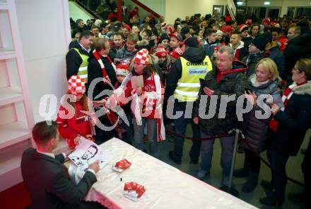EBEL. Eishockey Bundesliga. KAC gegen	HC Orli Znojmo. Jamie Lundmark, Fans (KAC). Klagenfurt, am 27.1.2019.
Foto: Kuess

---
pressefotos, pressefotografie, kuess, qs, qspictures, sport, bild, bilder, bilddatenbank