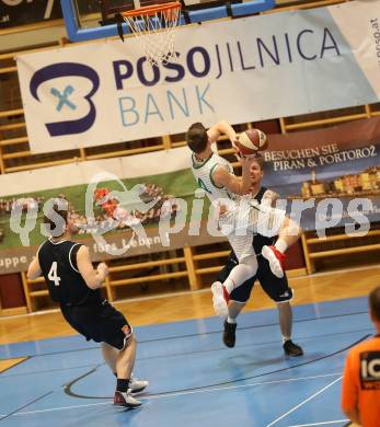Basketball 2. Bundesliga. Grunddurchgang 16. Runde. KOS Celovec gegen   	BBC Nord Dragonz. Jan Razdevsek (KOS), Ognjen Drljaca, Bernhard Graf (BBC Nord Dragonz). Klagenfurt, am 27.1.2019.
Foto: Kuess
---
pressefotos, pressefotografie, kuess, qs, qspictures, sport, bild, bilder, bilddatenbank