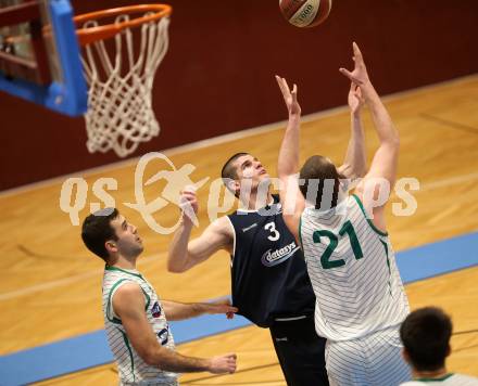 Basketball 2. Bundesliga. Grunddurchgang 16. Runde. KOS Celovec gegen   	BBC Nord Dragonz. Toman Feinig, Jaka Stemberger (KOS), Attila Hegedues (BBC Nord Dragonz). Klagenfurt, am 27.1.2019.
Foto: Kuess
---
pressefotos, pressefotografie, kuess, qs, qspictures, sport, bild, bilder, bilddatenbank