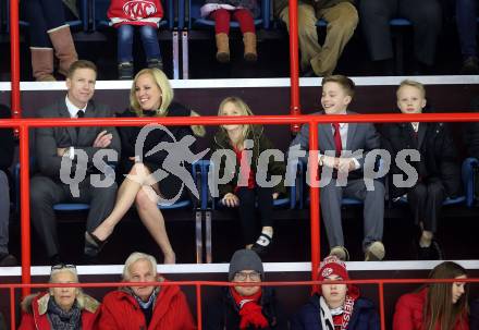 EBEL. Eishockey Bundesliga. KAC gegen	HC Orli Znojmo. Jamie Lundmark mit Familie (KAC). Klagenfurt, am 27.1.2019.
Foto: Kuess

---
pressefotos, pressefotografie, kuess, qs, qspictures, sport, bild, bilder, bilddatenbank