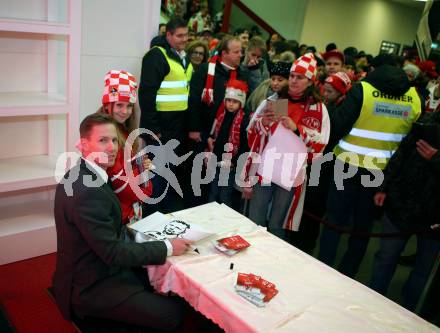 EBEL. Eishockey Bundesliga. KAC gegen	HC Orli Znojmo. Jamie Lundmark, Fans (KAC). Klagenfurt, am 27.1.2019.
Foto: Kuess

---
pressefotos, pressefotografie, kuess, qs, qspictures, sport, bild, bilder, bilddatenbank
