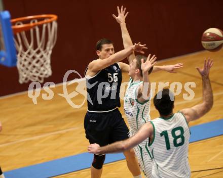 Basketball 2. Bundesliga. Grunddurchgang 16. Runde. KOS Celovec gegen   	BBC Nord Dragonz. Jan Razdevsek, Marin Sliskovic,  (KOS), Dragisa Najdanovic (BBC Nord Dragonz). Klagenfurt, am 27.1.2019.
Foto: Kuess
---
pressefotos, pressefotografie, kuess, qs, qspictures, sport, bild, bilder, bilddatenbank