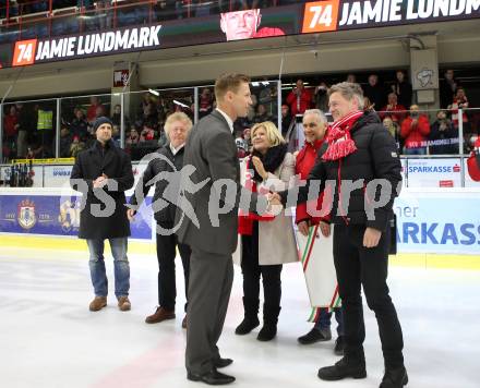 EBEL. Eishockey Bundesliga. KAC gegen	HC Orli Znojmo. Ehrung Jamie Lundmark. Johannes Reichel, Dietmar Krenn,  Maria-Luise Mathiaschitz, Juergen Pfeiler, Jamie Lundmark,  Arno Arthofer. Klagenfurt, am 27.1.2019.
Foto: Kuess

---
pressefotos, pressefotografie, kuess, qs, qspictures, sport, bild, bilder, bilddatenbank