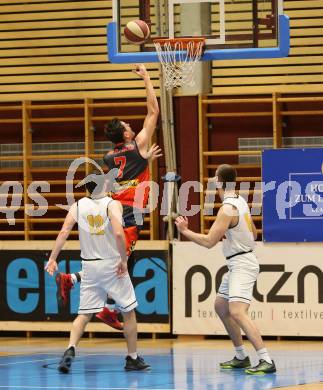 Basketball 2. Bundesliga. Grunddurchgang 17. Runde. Woerthersee Piraten gegen UBC St. Poelten. Jan-Arne Apschner,  Matic Sirnik (Woerthersee Piraten), Martin Speiser (St. Poelten). Klagenfurt, am 2.2.2019.
Foto: Kuess
---
pressefotos, pressefotografie, kuess, qs, qspictures, sport, bild, bilder, bilddatenbank