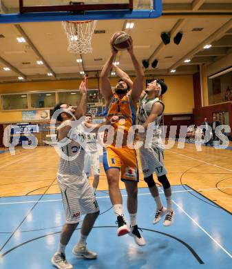 Basketball 2. Bundesliga. Grunddurchgang 18. Runde. KOS Celovec gegen   	BBU Salzburg. Marin Sliskovic, Volkan Oezdemir, (KOS), Goran Ostojic  (Salzburg). Klagenfurt, am 9.2.2019.
Foto: Kuess
---
pressefotos, pressefotografie, kuess, qs, qspictures, sport, bild, bilder, bilddatenbank