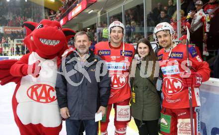 EBEL. Eishockey Bundesliga. KAC gegen	EC Red Bull Salzburg.  Antenne Fan Bank. Patrick Harand, Charles Robin Gartner (KAC). Klagenfurt, am 12.2.2019.
Foto: Kuess

---
pressefotos, pressefotografie, kuess, qs, qspictures, sport, bild, bilder, bilddatenbank