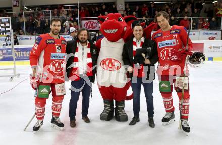 EBEL. Eishockey Bundesliga. KAC gegen	EC Red Bull Salzburg. Martin Schumnig, Spieler des Abends Thomas Hundertpfund (KAC). Klagenfurt, am 12.2.2019.
Foto: Kuess

---
pressefotos, pressefotografie, kuess, qs, qspictures, sport, bild, bilder, bilddatenbank