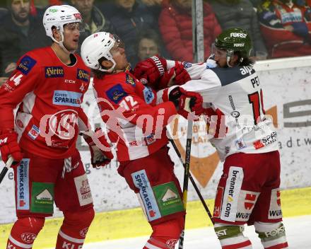 EBEL. Eishockey Bundesliga. KAC gegen	HCB Suedtirol Alperia. Adam Comrie, Siim Liivik, (KAC),  Alexander Petan  (Bozen). Klagenfurt, am 1.3.2019.
Foto: Kuess

---
pressefotos, pressefotografie, kuess, qs, qspictures, sport, bild, bilder, bilddatenbank