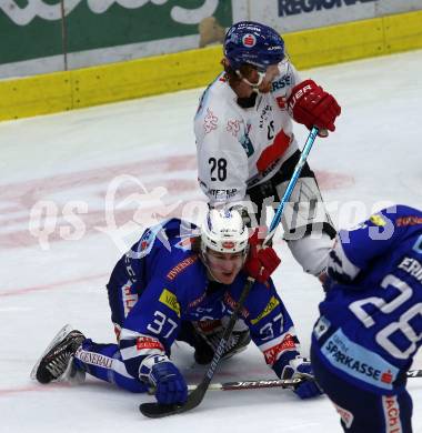 EBEL. Eishockey Bundesliga. EC VSV gegen HC TWK Innsbruck.  Christof Kromp,  (VSV), Michael Boivin (Innsbruck). Villach, am 3.3.2019.
Foto: Kuess 


---
pressefotos, pressefotografie, kuess, qs, qspictures, sport, bild, bilder, bilddatenbank