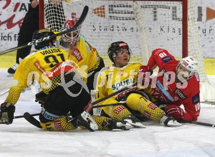 EBEL. Eishockey Bundesliga. KAC gegen	spusu Vienna Capitals. Andrew Jacob Kozek, (KAC), Patrick Joseph Mullen, Taylor Vause, Bernhard Starkbaum  (Vienna Capitals). Klagenfurt, am 5.3.2019.
Foto: Kuess

---
pressefotos, pressefotografie, kuess, qs, qspictures, sport, bild, bilder, bilddatenbank