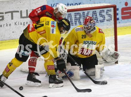 EBEL. Eishockey Bundesliga. KAC gegen	spusu Vienna Capitals. Steven Strong,  (KAC), Patrick Peter, Bernhard Starkbaum (Vienna Capitals). Klagenfurt, am 5.3.2019.
Foto: Kuess

---
pressefotos, pressefotografie, kuess, qs, qspictures, sport, bild, bilder, bilddatenbank