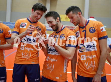 Volleyball. MEVZA-Cup-Final4. SK Posojilnica Aich/Dob gegen ACH Volley Ljubljana. Diko Puric, Jori Alex Mantha, Uros Pavlovic (Ljubljana). Bleiburg, 16.3.2019.
Foto: Kuess
---
pressefotos, pressefotografie, kuess, qs, qspictures, sport, bild, bilder, bilddatenbank