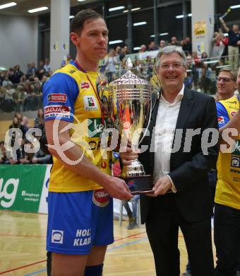 Volleyball. MEVZA-Cup-Final4. SK Posojilnica Aich/Dob gegen ACH Volley Ljubljana. Nejc Pusnik, Landeshauptmann Peter Kaiser (Aich/Dob). Bleiburg, 16.3.2019.
Foto: Kuess
---
pressefotos, pressefotografie, kuess, qs, qspictures, sport, bild, bilder, bilddatenbank