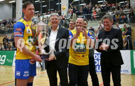 Volleyball. MEVZA-Cup-Final4. SK Posojilnica Aich/Dob gegen ACH Volley Ljubljana. Nejc Pusnik, Landeshauptmann Peter Kaiser, Vzbgm. Daniel Wriessnig, Arno Arthofer (Aich/Dob). Bleiburg, 16.3.2019.
Foto: Kuess
---
pressefotos, pressefotografie, kuess, qs, qspictures, sport, bild, bilder, bilddatenbank