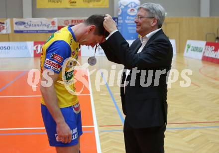 Volleyball. MEVZA-Cup-Final4. SK Posojilnica Aich/Dob gegen ACH Volley Ljubljana. Nejc Pusnik, Landeshauptmann Peter Kaiser (Aich/Dob). Bleiburg, 16.3.2019.
Foto: Kuess
---
pressefotos, pressefotografie, kuess, qs, qspictures, sport, bild, bilder, bilddatenbank