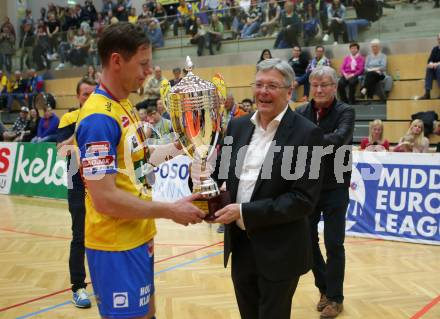 Volleyball. MEVZA-Cup-Final4. SK Posojilnica Aich/Dob gegen ACH Volley Ljubljana. Nejc Pusnik, Landeshauptmann Peter Kaiser (Aich/Dob). Bleiburg, 16.3.2019.
Foto: Kuess
---
pressefotos, pressefotografie, kuess, qs, qspictures, sport, bild, bilder, bilddatenbank