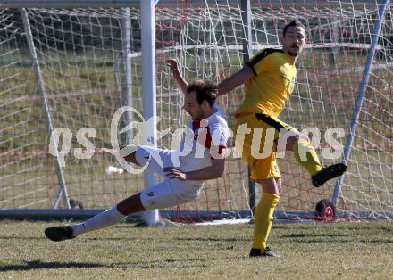 Fussball Kaerntner Liga. Maria Saal gegen KAC 1909. Bernhard Walzl,  (Maria Saal), Manuel Wallner (KAC). Maria Saal, am 23.3.2019.
Foto: Kuess
---
pressefotos, pressefotografie, kuess, qs, qspictures, sport, bild, bilder, bilddatenbank