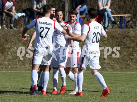 Fussball. Kaerntner Liga. ATUS Ferlach gegen Lind. Torjubel Kiril Hristov Ristoskov, Lukas Jaklitsch, Abian Jose Serrano Davila, Jakob Orgonyi, Mateo Brisevac (Ferlach). Ferlach, am 30.3.2019.
Foto: Kuess
---
pressefotos, pressefotografie, kuess, qs, qspictures, sport, bild, bilder, bilddatenbank