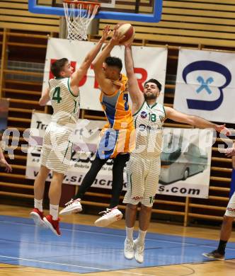 Basketball 2. Bundesliga. Play Down 3. Runde. KOS Celovec gegen BBU Salzburg. Jan Razdevsek, Marin Sliskovic,  (KOS), Adrian Mitchell (BBU Salzburg). Klagenfurt, am 30.3.2019.
Foto: Kuess
---
pressefotos, pressefotografie, kuess, qs, qspictures, sport, bild, bilder, bilddatenbank