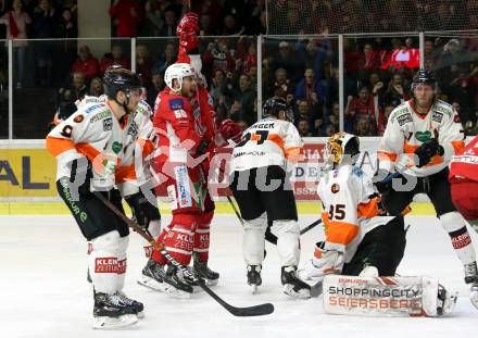 EBEL. Eishockey Bundesliga. KAC gegen	Moser Medical Graz99ers. Torjubel  Matthew Neal (KAC). Klagenfurt, am 5.4.2019.
Foto: Kuess

---
pressefotos, pressefotografie, kuess, qs, qspictures, sport, bild, bilder, bilddatenbank