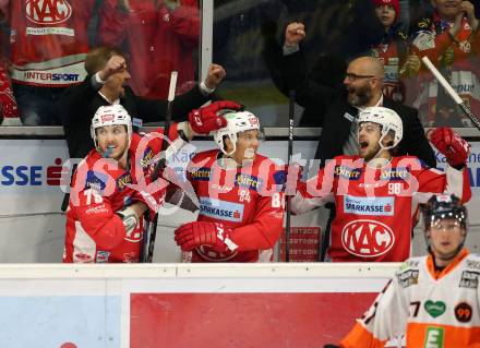 EBEL. Eishockey Bundesliga. KAC gegen	Moser Medical Graz99ers. Jubel Trainer Petri Matikainen, Co-Trainer Jarno Mensonen, Mitch Wahl, Ramon Schnetzer, Daniel Obersteiner (KAC). Klagenfurt, am 5.4.2019.
Foto: Kuess

---
pressefotos, pressefotografie, kuess, qs, qspictures, sport, bild, bilder, bilddatenbank