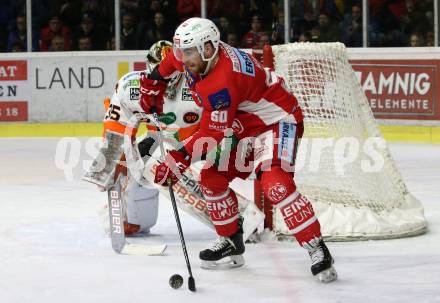 EBEL. Eishockey Bundesliga. KAC gegen	Moser Medical Graz99ers.  Matthew Neal, (KAC), Robin Rahm  (Graz). Klagenfurt, am 5.4.2019.
Foto: Kuess

---
pressefotos, pressefotografie, kuess, qs, qspictures, sport, bild, bilder, bilddatenbank