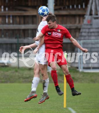Fussball 1. Klasse A. Doelsach gegen Hermagor.  Lukas Hinterholzer,  (Doelsach),  Christian Zankl (Hermagor). Doelsach, am 6.4.2019.
Foto: Kuess
---
pressefotos, pressefotografie, kuess, qs, qspictures, sport, bild, bilder, bilddatenbank