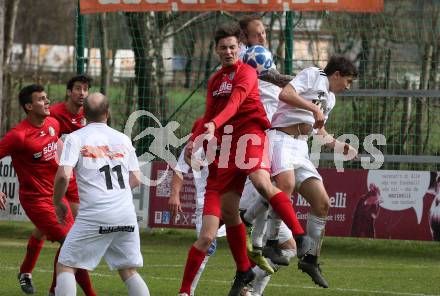 Fussball 1. Klasse A. Doelsach gegen Hermagor. Daniel Moser, Philipp Hochegger,  (Doelsach), Markus Regatschnig (Hermagor). Doelsach, am 6.4.2019.
Foto: Kuess
---
pressefotos, pressefotografie, kuess, qs, qspictures, sport, bild, bilder, bilddatenbank