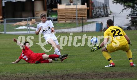 Fussball 1. Klasse A. Doelsach gegen Hermagor. Lukas Hinterholzer (Doelsach), Christian Zankl, Deni Blazevic (Hermagor). Doelsach, am 6.4.2019.
Foto: Kuess
---
pressefotos, pressefotografie, kuess, qs, qspictures, sport, bild, bilder, bilddatenbank