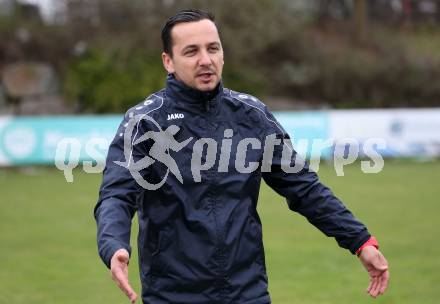 Fussball 1. Klasse A. Doelsach gegen Hermagor.  Trainer Neven Ilic  (Hermagor). Doelsach, am 6.4.2019.
Foto: Kuess
---
pressefotos, pressefotografie, kuess, qs, qspictures, sport, bild, bilder, bilddatenbank