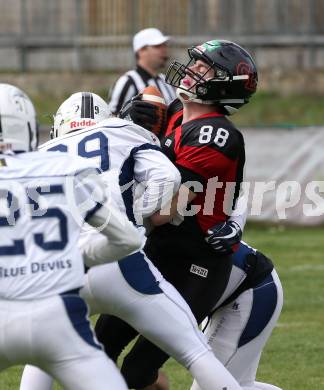 American Football. AFL Division I. Carinthian Lions	gegen Cineplexx Blue Devils. Oliver Rescher,  (Carinthian Lions), Elias Mersnik (Blue Devils). Klagenfurt, am 7.4.2019.
Foto: Kuess 
---
pressefotos, pressefotografie, kuess, qs, qspictures, sport, bild, bilder, bilddatenbank