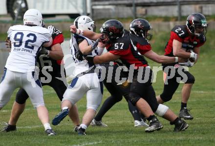 American Football. AFL Division I. Carinthian Lions	gegen Cineplexx Blue Devils. Michael Nuck (Carinthian Lions), Tim Broger (Blue Devils). Klagenfurt, am 7.4.2019.
Foto: Kuess 
---
pressefotos, pressefotografie, kuess, qs, qspictures, sport, bild, bilder, bilddatenbank