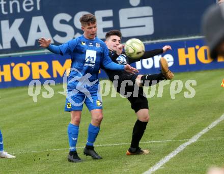 Fussball. Kaerntner Liga. Bleiburg gegen Matrei.  Adnan Fajic (Bleiburg),  Mathias Schneeberger (Matrei). Bleiburg, 13.4.2019.
Foto: Kuess 
---
pressefotos, pressefotografie, kuess, qs, qspictures, sport, bild, bilder, bilddatenbank