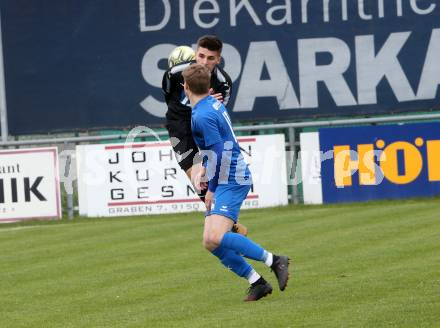 Fussball. Kaerntner Liga. Bleiburg gegen Matrei.  Adnan Fajic (Bleiburg),  Mario Kleinlercher (Matrei). Bleiburg, 13.4.2019.
Foto: Kuess 
---
pressefotos, pressefotografie, kuess, qs, qspictures, sport, bild, bilder, bilddatenbank