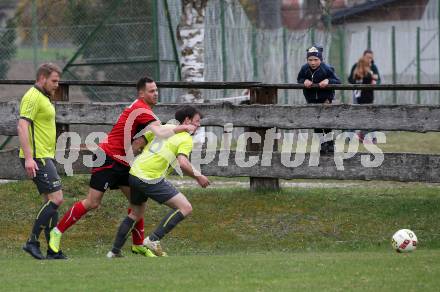 Fussball. Kaerntner Liga. Lind gegen SK Maria Saal.  David Obweger, (Lind),  Christopher Wadl (SK Maria Saal). Bleiburg, 13.4.2019.
Foto: Kuess 
---
pressefotos, pressefotografie, kuess, qs, qspictures, sport, bild, bilder, bilddatenbank