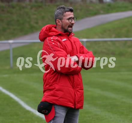 Fussball 1. KLasse B. Admira Villach gegen Rothenthurn. Trainer Andreas Dominikus Daxer   (Rothethurn). Villach, am 13.4.2019.
Foto: Kuess
---
pressefotos, pressefotografie, kuess, qs, qspictures, sport, bild, bilder, bilddatenbank