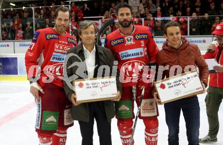 EBEL. Eishockey Bundesliga. KAC gegen	spusu Vienna Capitals. Thomas HUndertpfund, Spieler des Abends, David Joseph Fischer (KAC). Klagenfurt, am 16.4.2019.
Foto: Kuess

---
pressefotos, pressefotografie, kuess, qs, qspictures, sport, bild, bilder, bilddatenbank
