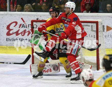 EBEL. Eishockey Bundesliga. KAC gegen	spusu Vienna Capitals. Adam Comrie,  (KAC), Taylor Vause (Vienna Capitals). Klagenfurt, am 16.4.2019.
Foto: Kuess

---
pressefotos, pressefotografie, kuess, qs, qspictures, sport, bild, bilder, bilddatenbank